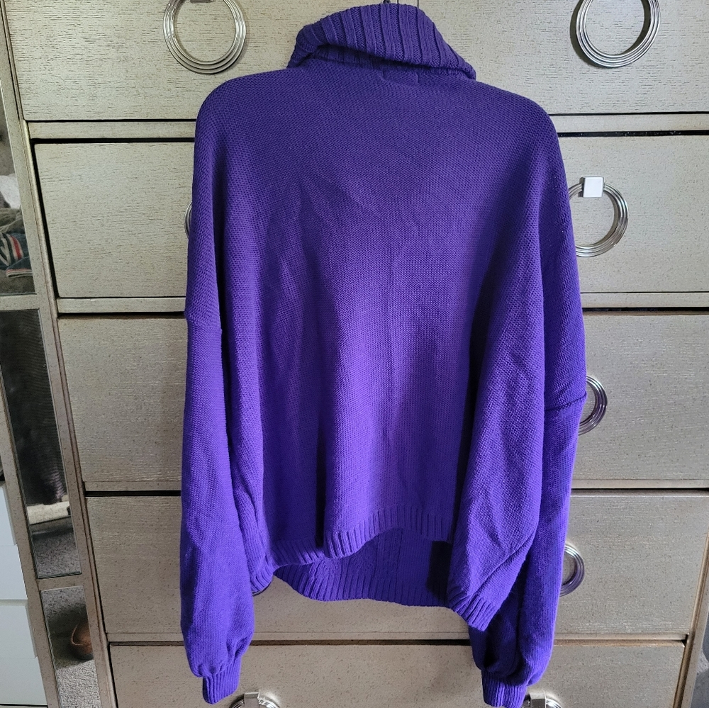 Boohoo Turtle Neck - Picture 2 of 4
